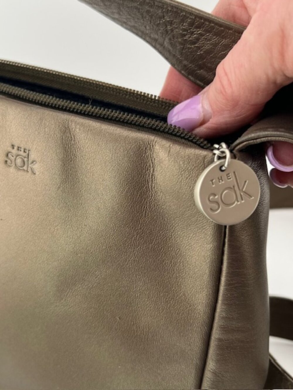 The SAK Crossbody Antiqued Gold Metallic Leather Zip-close Non-adjust Strap - Picture 5 of 8